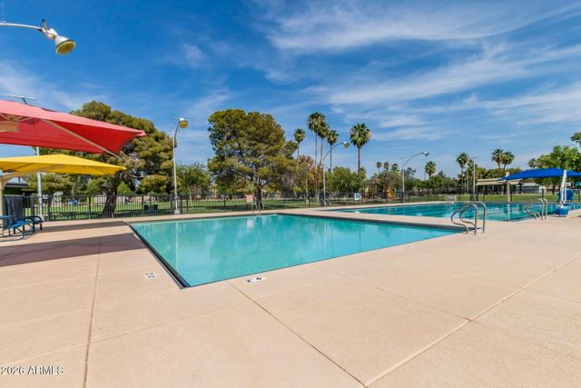 2257 E HUNTINGTON Drive, Phoenix, AZ 85040