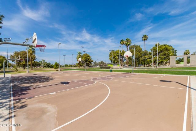 2257 E HUNTINGTON Drive, Phoenix, AZ 85040