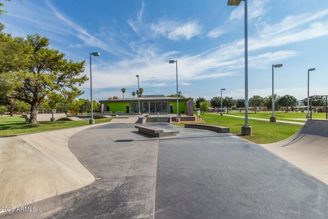 2257 E HUNTINGTON Drive, Phoenix, AZ 85040