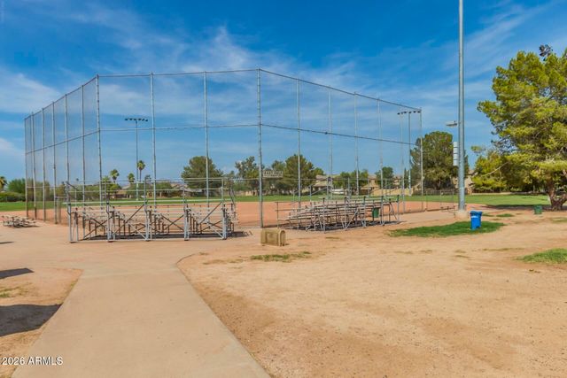 2257 E HUNTINGTON Drive, Phoenix, AZ 85040