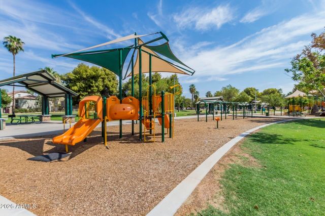2257 E HUNTINGTON Drive, Phoenix, AZ 85040