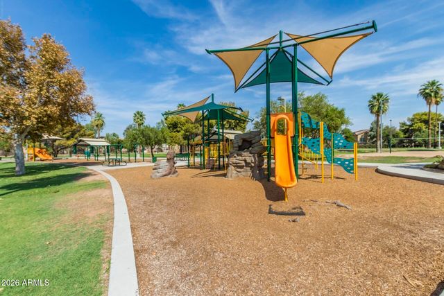 2257 E HUNTINGTON Drive, Phoenix, AZ 85040