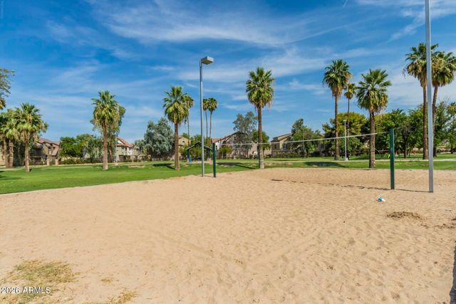 2257 E HUNTINGTON Drive, Phoenix, AZ 85040