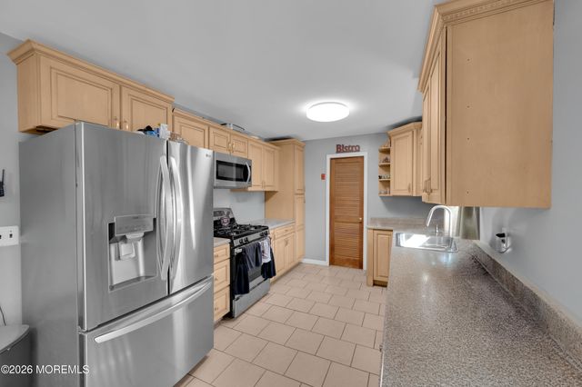 31 Titanic Road, Forked River, NJ 08731