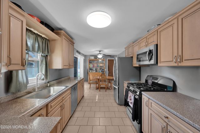 31 Titanic Road, Forked River, NJ 08731