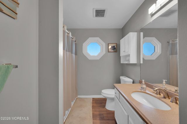 31 Titanic Road, Forked River, NJ 08731