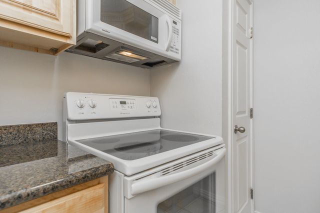 600 19th Street 7, Galveston, TX 77550