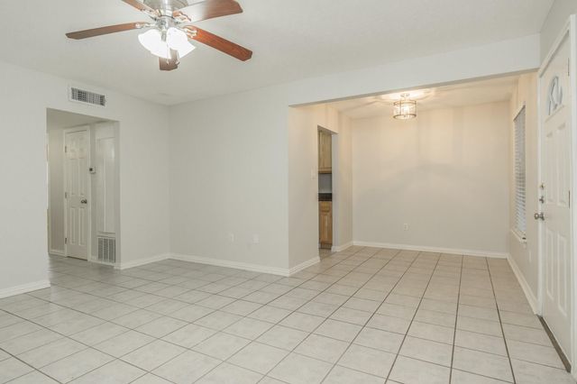 600 19th Street 7, Galveston, TX 77550