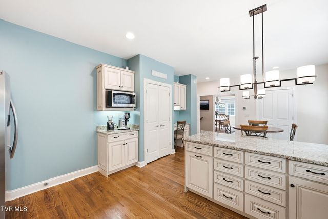 412 Shade Tree Way, Johnson City, TN 37604