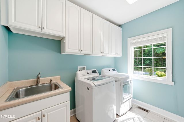 412 Shade Tree Way, Johnson City, TN 37604