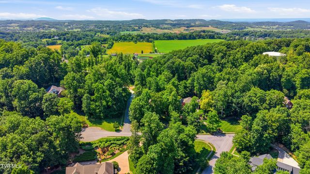 412 Shade Tree Way, Johnson City, TN 37604