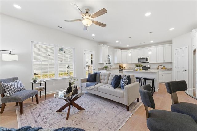 893 Railroad AVE, Chesapeake, VA 23324