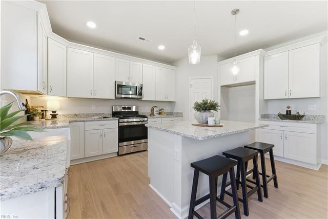 893 Railroad AVE, Chesapeake, VA 23324