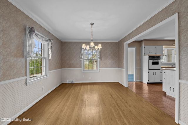 7011 Dartmoor Dr, Louisville, KY 40222