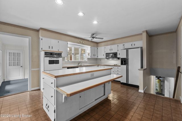 7011 Dartmoor Dr, Louisville, KY 40222