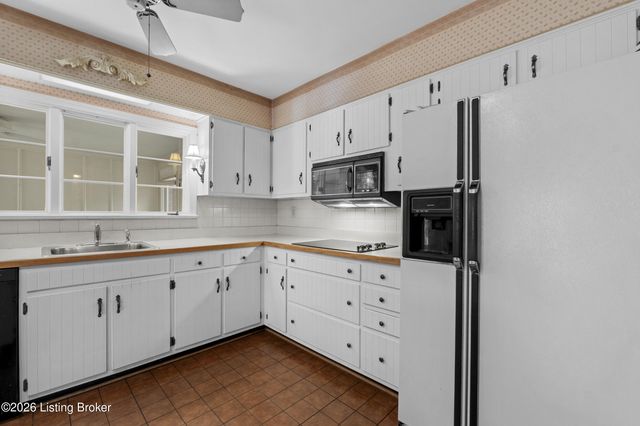 7011 Dartmoor Dr, Louisville, KY 40222