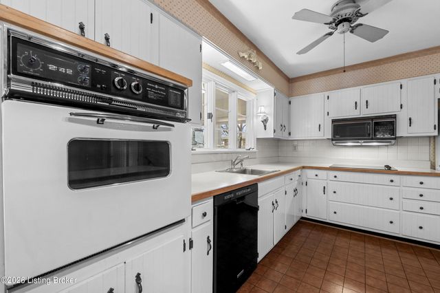 7011 Dartmoor Dr, Louisville, KY 40222