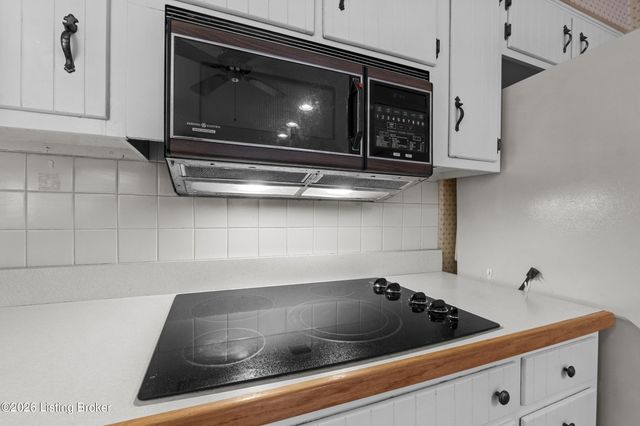 7011 Dartmoor Dr, Louisville, KY 40222