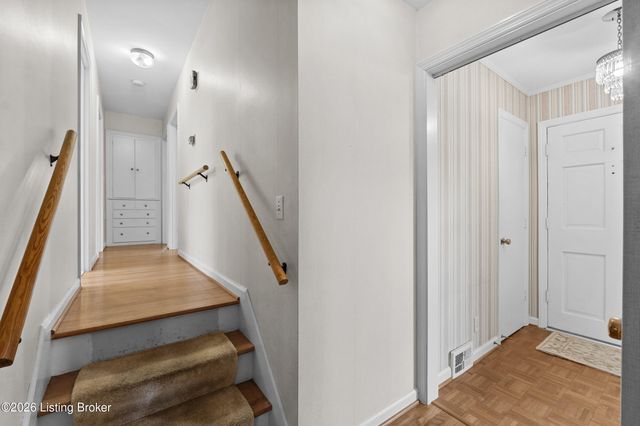 7011 Dartmoor Dr, Louisville, KY 40222