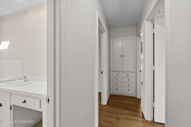 7011 Dartmoor Dr, Louisville, KY 40222