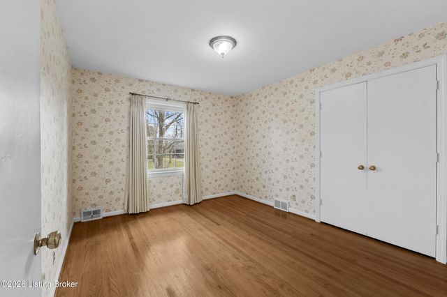 7011 Dartmoor Dr, Louisville, KY 40222