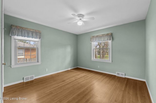 7011 Dartmoor Dr, Louisville, KY 40222