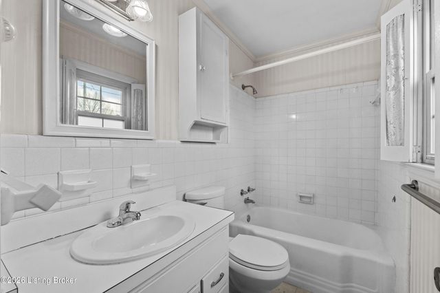 7011 Dartmoor Dr, Louisville, KY 40222