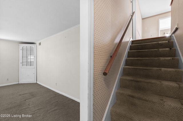 7011 Dartmoor Dr, Louisville, KY 40222