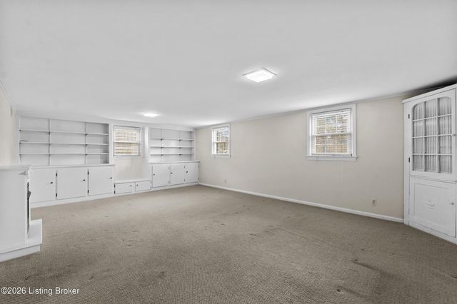 7011 Dartmoor Dr, Louisville, KY 40222