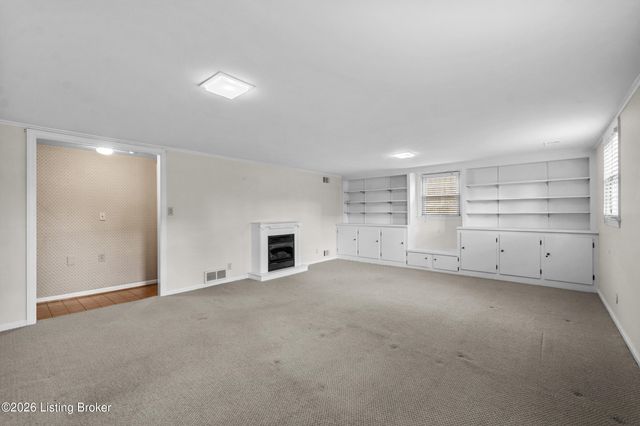 7011 Dartmoor Dr, Louisville, KY 40222