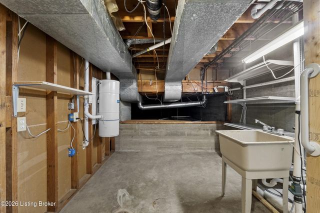 7011 Dartmoor Dr, Louisville, KY 40222