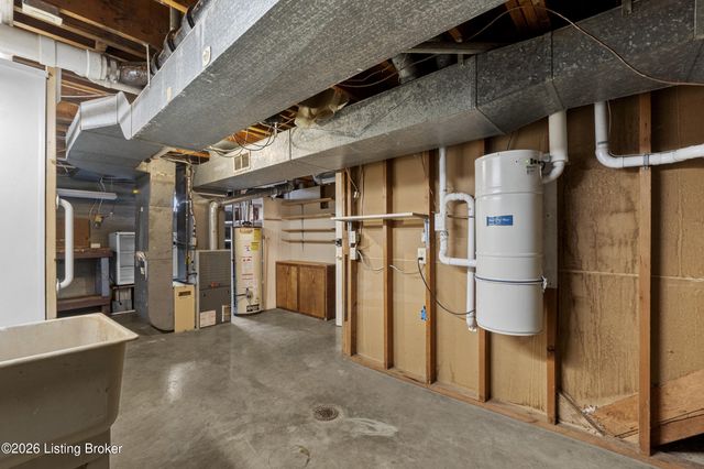 7011 Dartmoor Dr, Louisville, KY 40222