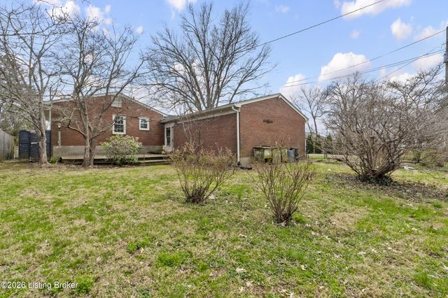 7011 Dartmoor Dr, Louisville, KY 40222