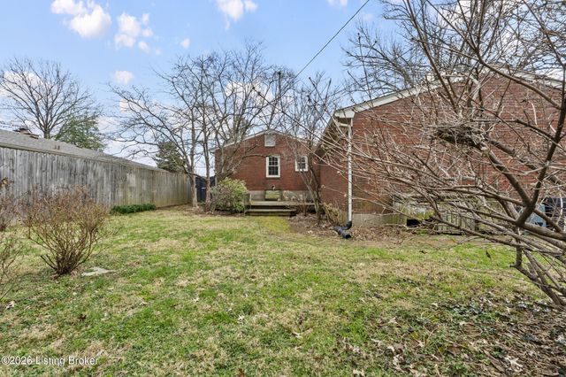 7011 Dartmoor Dr, Louisville, KY 40222