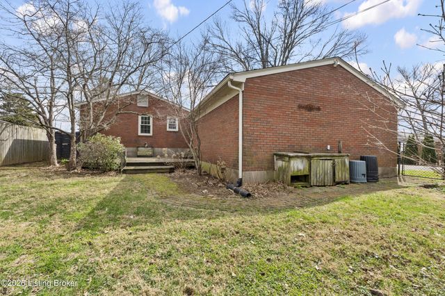 7011 Dartmoor Dr, Louisville, KY 40222