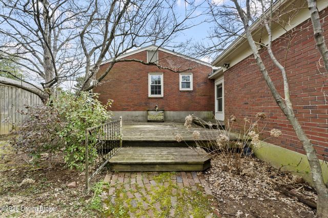 7011 Dartmoor Dr, Louisville, KY 40222