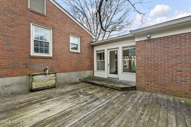 7011 Dartmoor Dr, Louisville, KY 40222