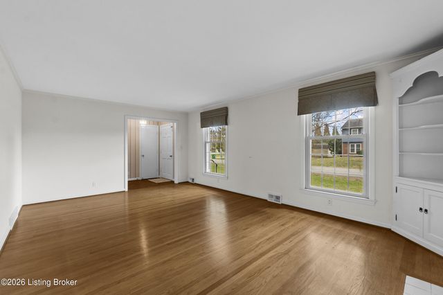 7011 Dartmoor Dr, Louisville, KY 40222