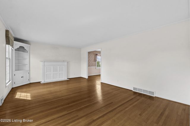 7011 Dartmoor Dr, Louisville, KY 40222