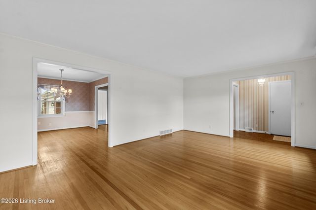 7011 Dartmoor Dr, Louisville, KY 40222