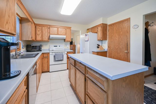 12892 Essex Way, Apple Valley, MN 55124