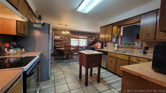 15090 N 251 Road, Okmulgee, OK 74447