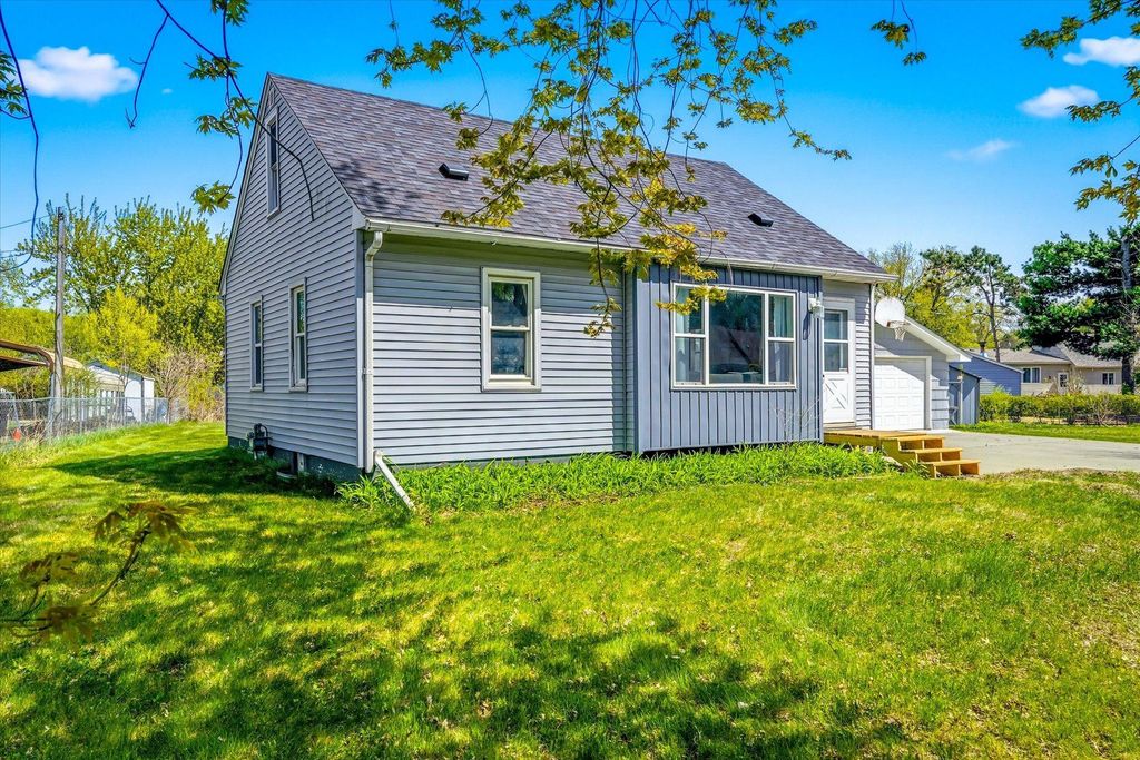 2 Park Drive W, Circle Pines, MN 55014