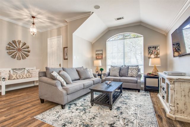 8060 Watson Road, Lantana, TX 76226