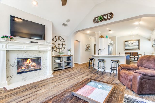 8060 Watson Road, Lantana, TX 76226