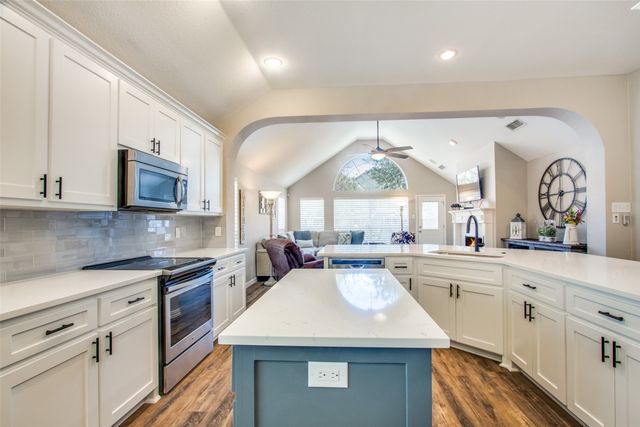 8060 Watson Road, Lantana, TX 76226