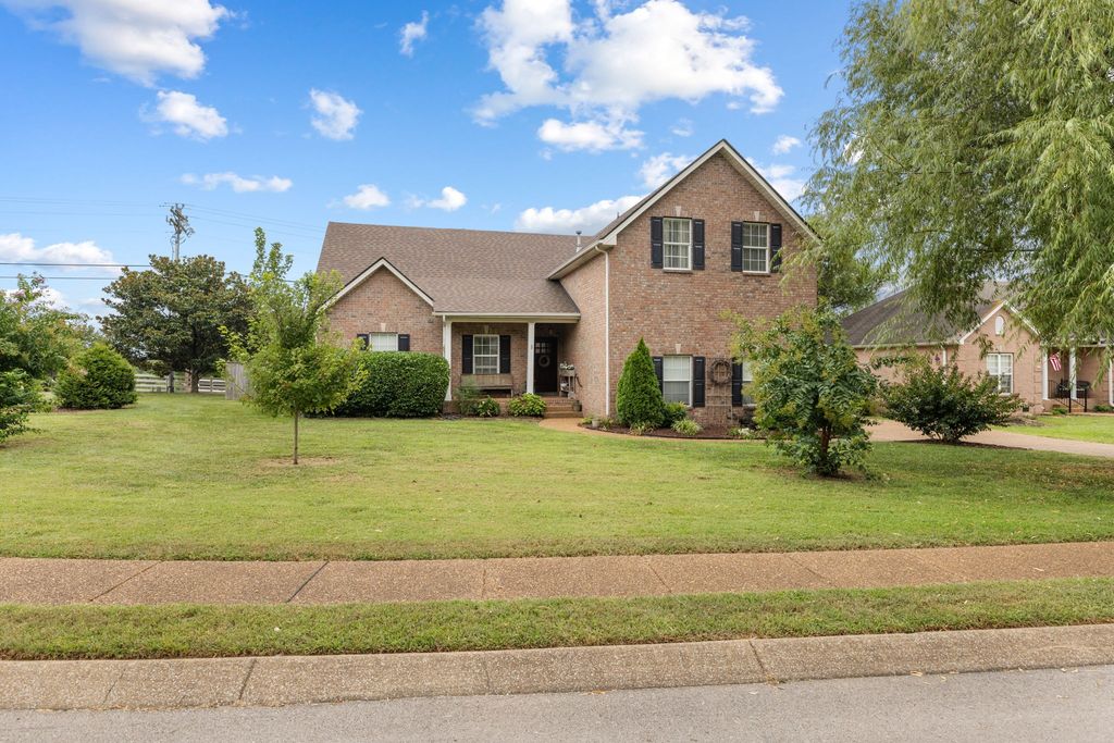 1735 Dryden Dr, Spring Hill, TN 37174
