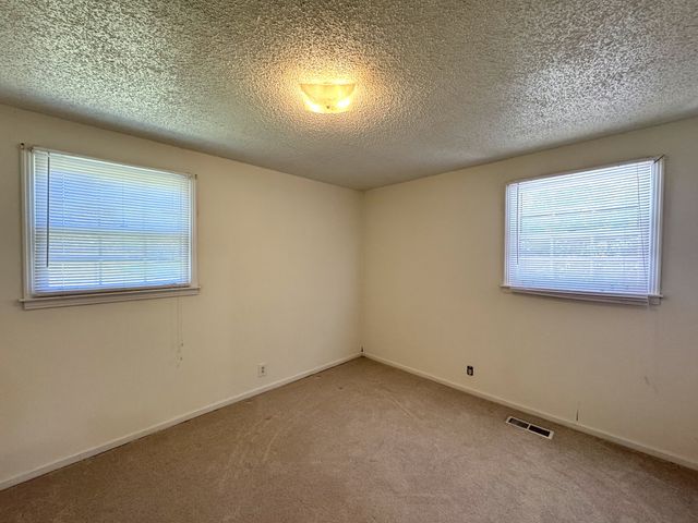 2768 Bellar Rd, Greenbrier, TN 37073