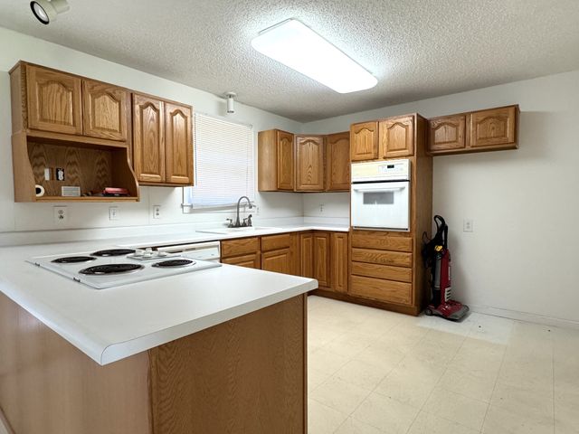 2768 Bellar Rd, Greenbrier, TN 37073