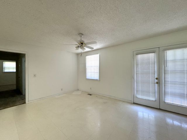 2768 Bellar Rd, Greenbrier, TN 37073